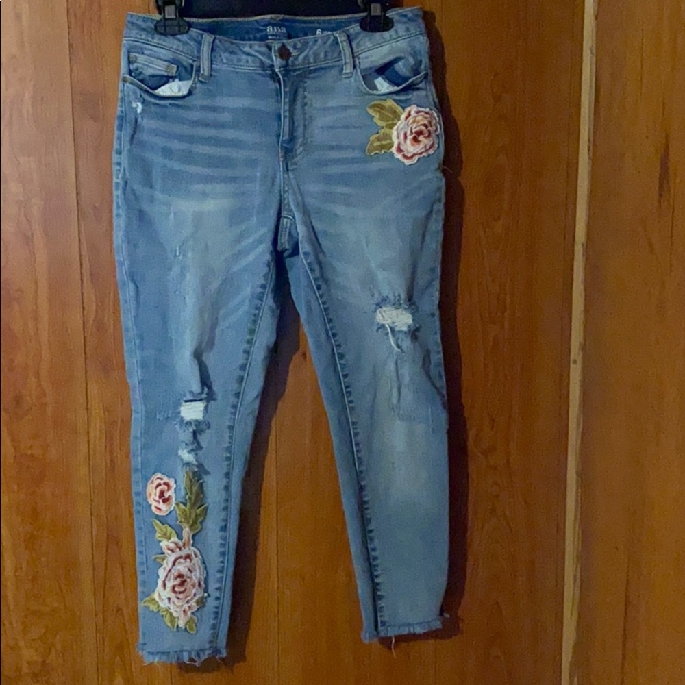 🌸A.n.a embroidered 🌸jeans